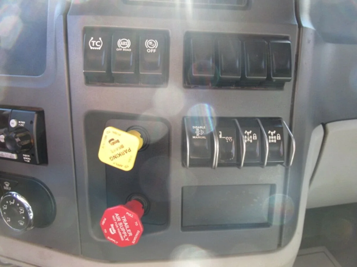 2022 Peterbilt 567 - image 14