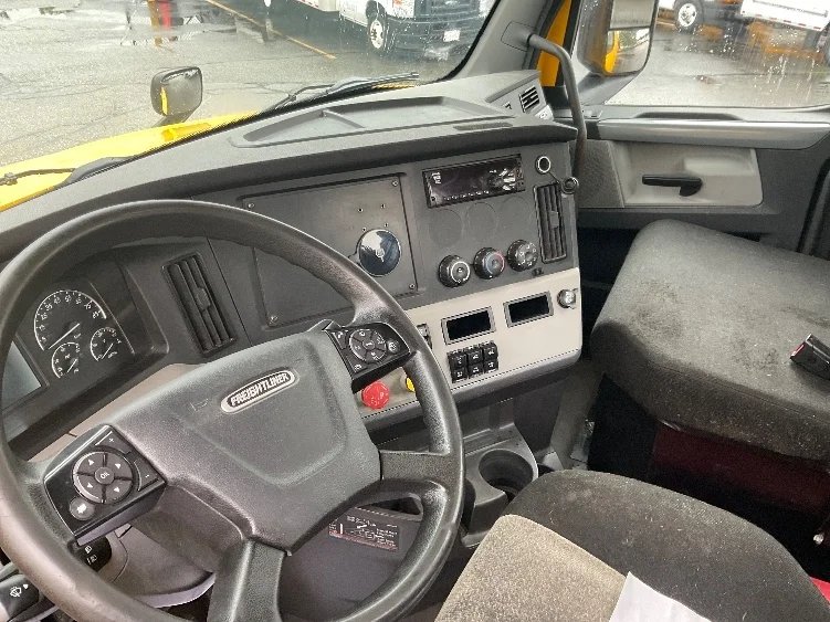2019 Freightliner Cascadia in Chicopee, MA — photo 10