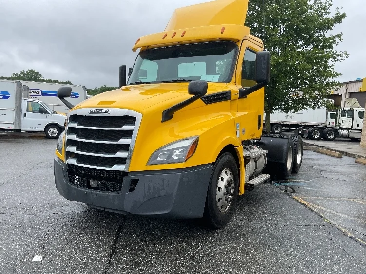 2019 Freightliner Cascadia in Chicopee, MA — photo 3