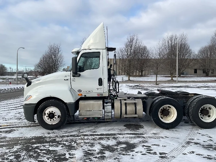 2018 International LT - image 4