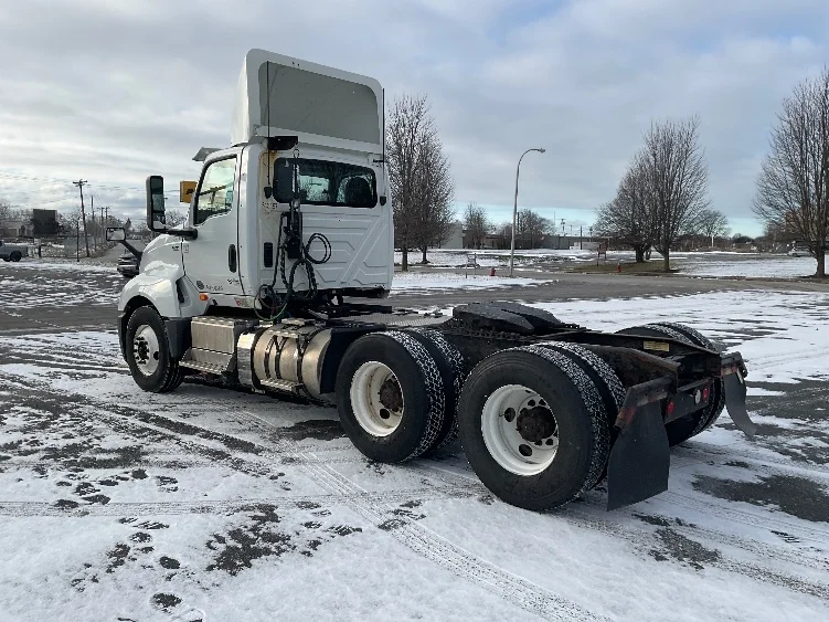 2018 International LT - image 5