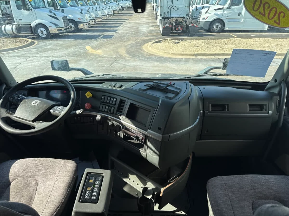 2020 Volvo VNL 860 in Bolingbrook, IL — photo 7