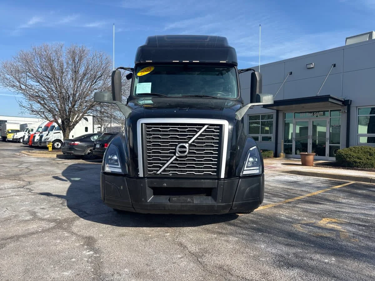 2020 Volvo VNL 860 in Bolingbrook, IL — photo 2