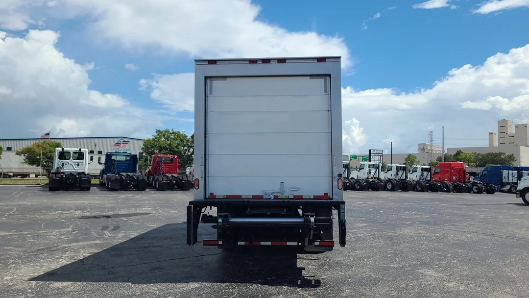 2019 International MV - image 13