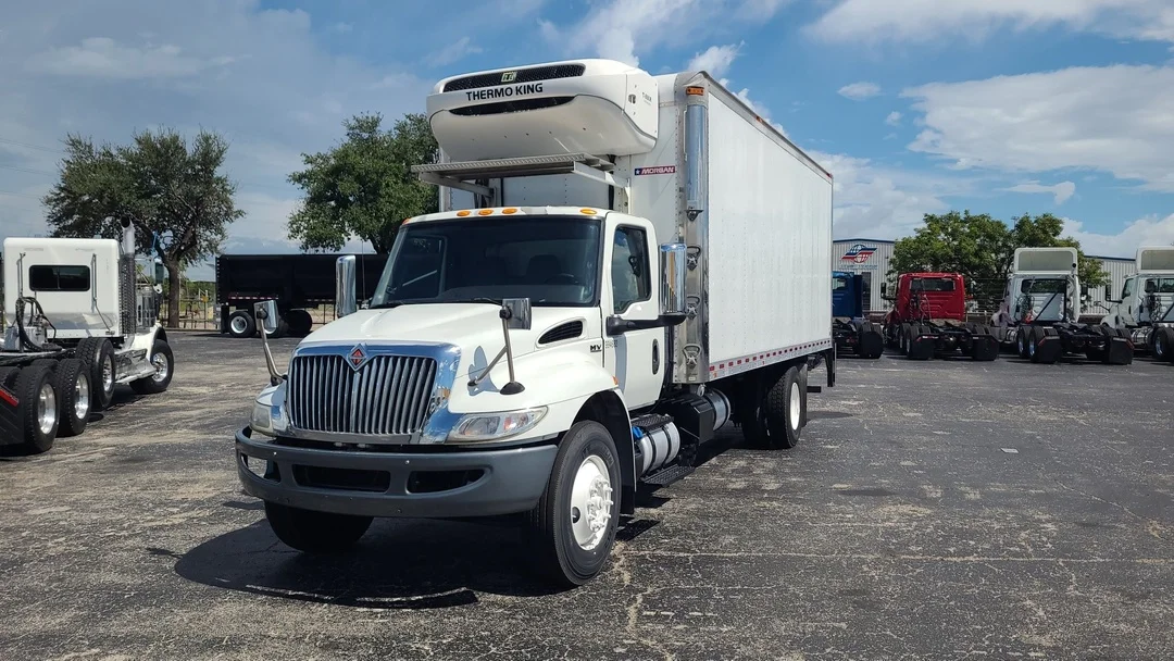 2019 International MV - image 4