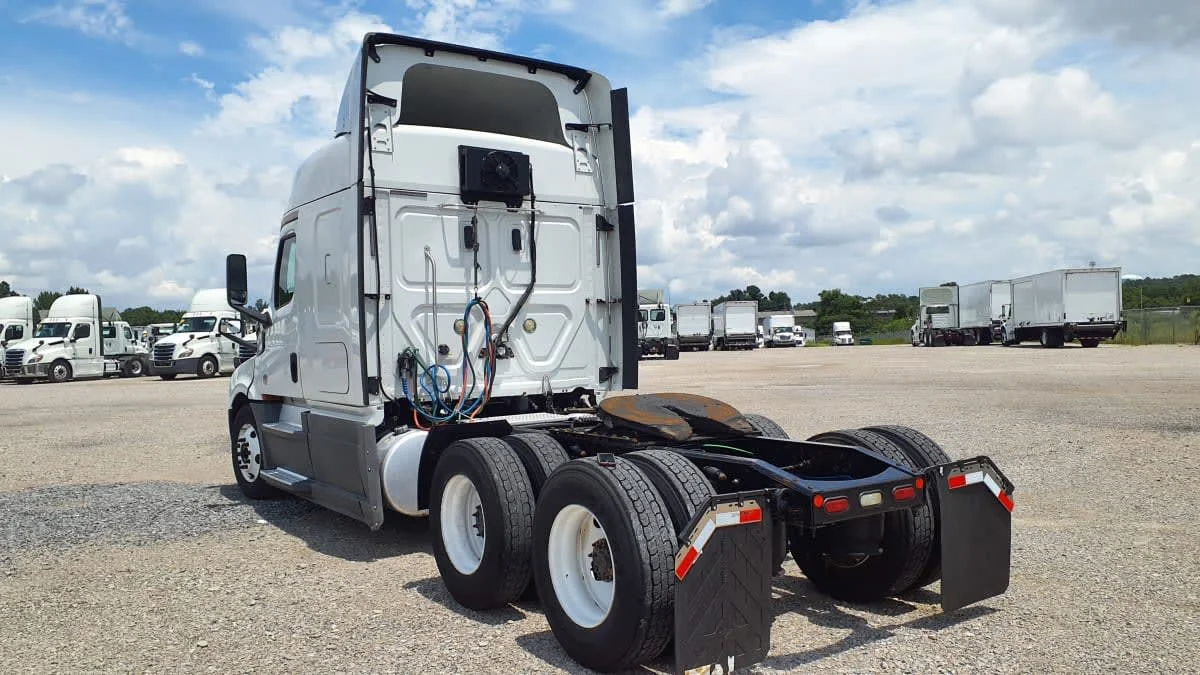 2019 Freightliner Cascadia in Birmingham, AL — photo 6