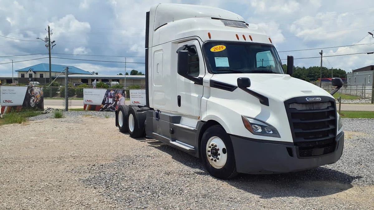 2019 Freightliner Cascadia in Birmingham, AL — photo 3