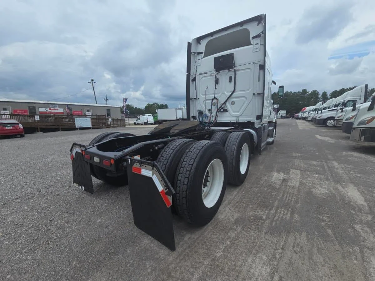 2019 Freightliner Cascadia in Birmingham, AL — photo 4