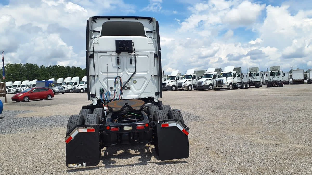 2019 Freightliner Cascadia in Birmingham, AL — photo 5