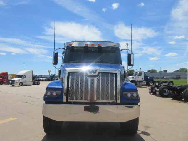 2027 Western Star 47X in Dubuque, IA — photo 2