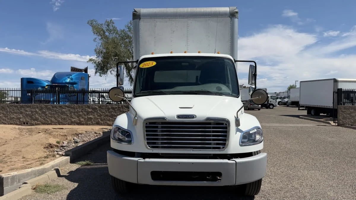 2023 Freightliner M2 106 in Phoenix, AZ — photo 2