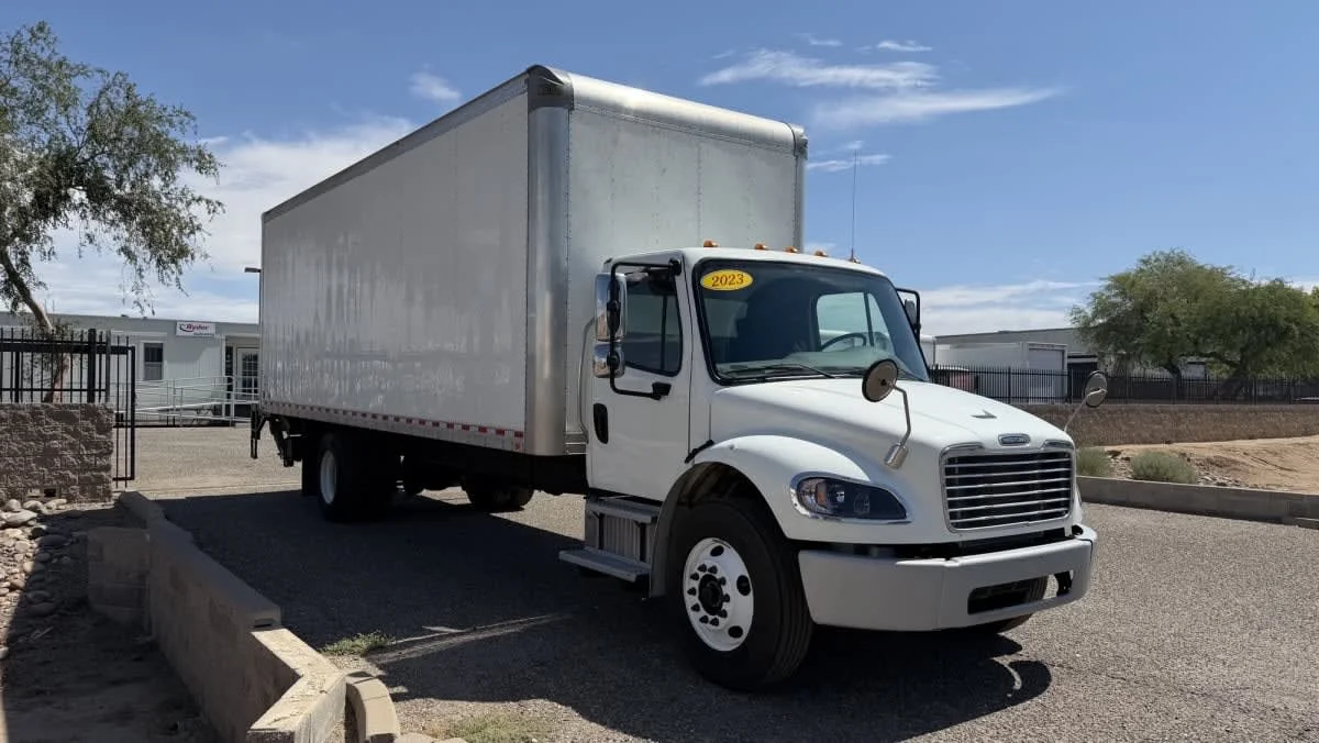 2023 Freightliner M2 106 in Phoenix, AZ — photo 3