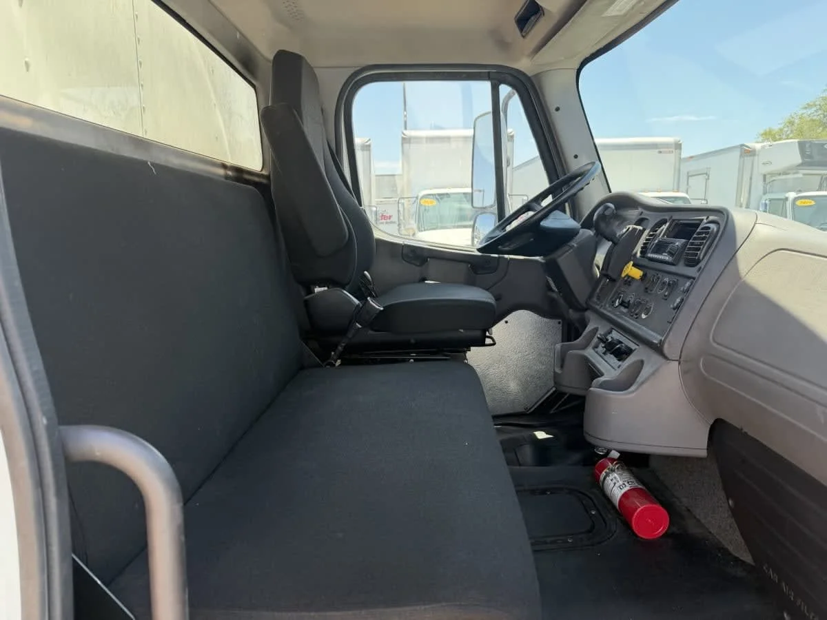 2023 Freightliner M2 106 in Phoenix, AZ — photo 18