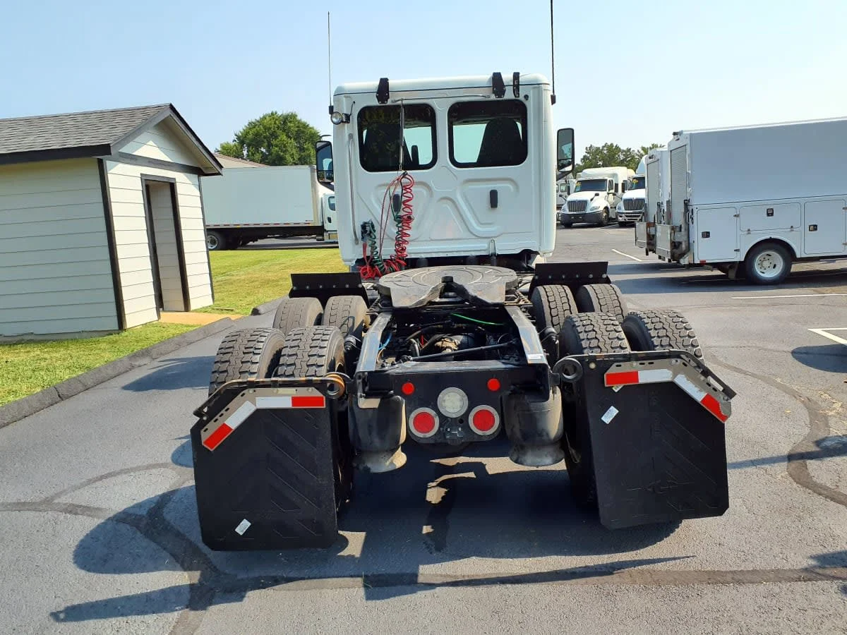 2020 Freightliner Cascadia in O'fallon, MO — photo 5