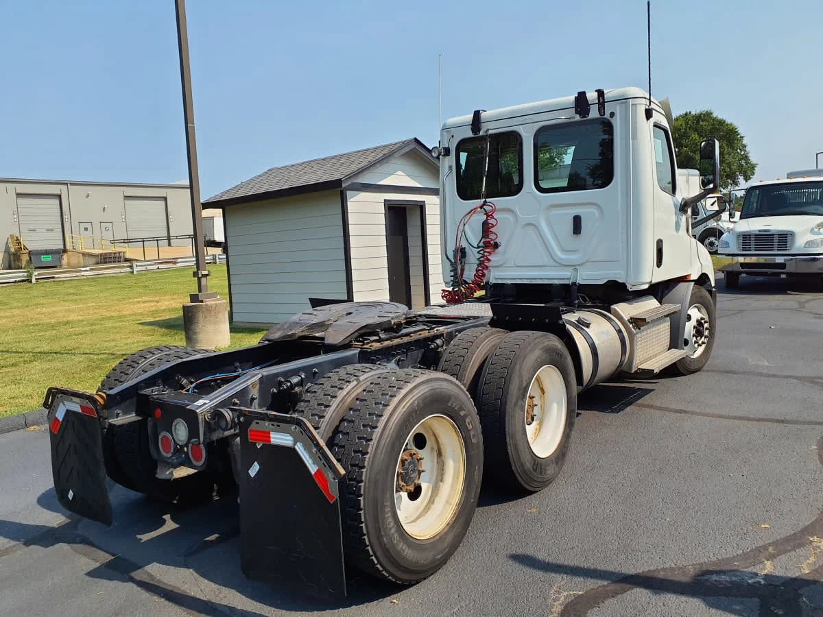 2020 Freightliner Cascadia in O'fallon, MO — photo 4