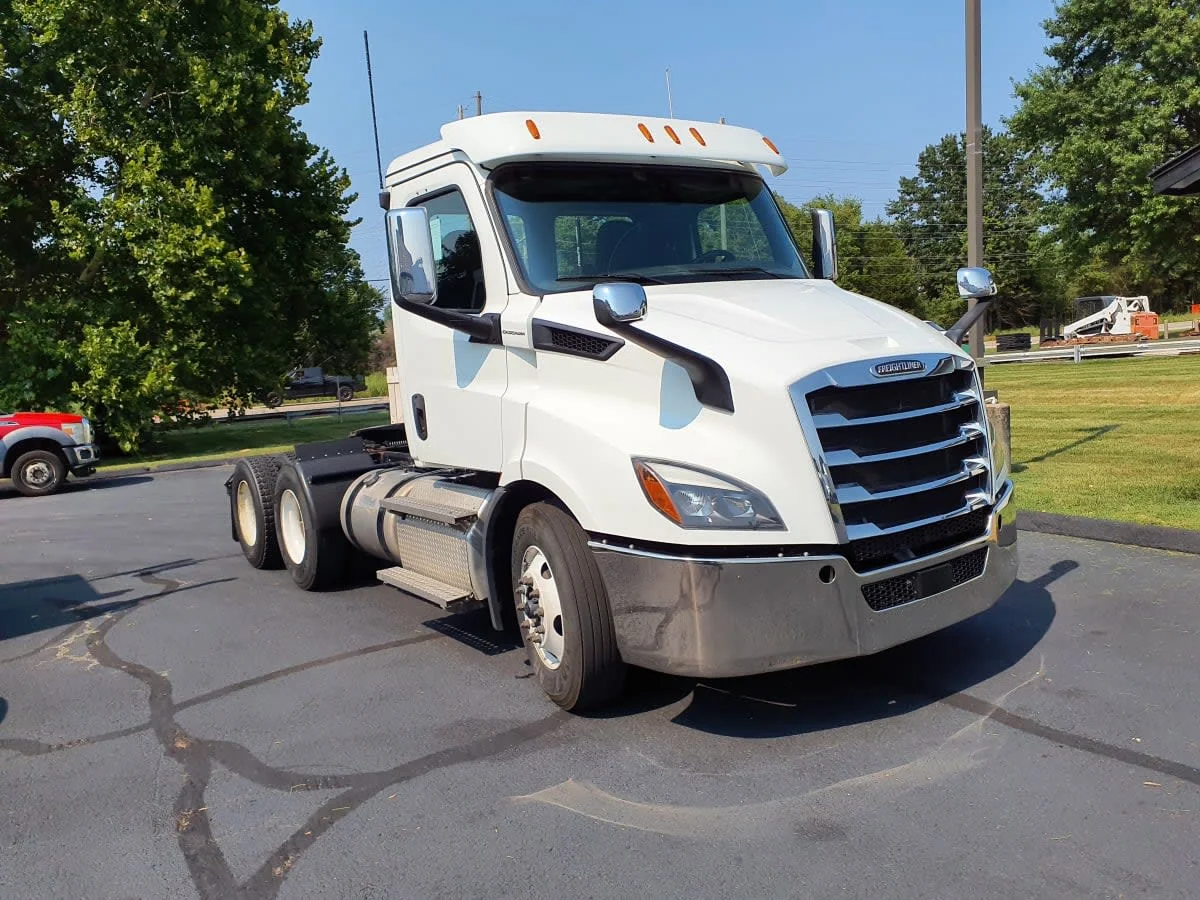 2020 Freightliner Cascadia in O'fallon, MO — photo 3