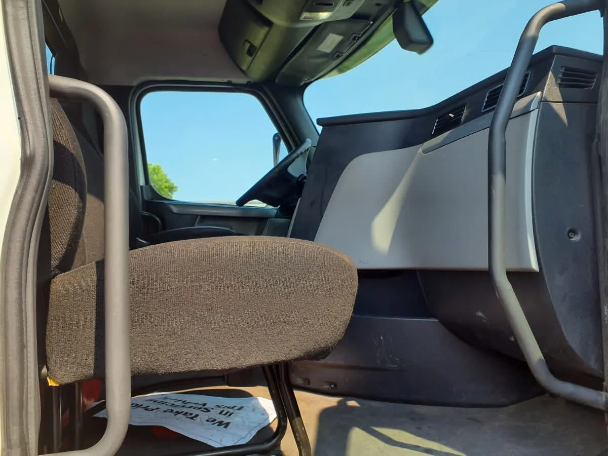 2020 Freightliner Cascadia in O'fallon, MO — photo 11