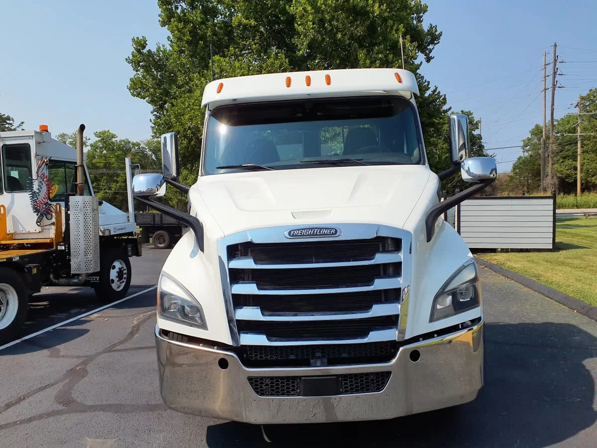 2020 Freightliner Cascadia in O'fallon, MO — photo 2