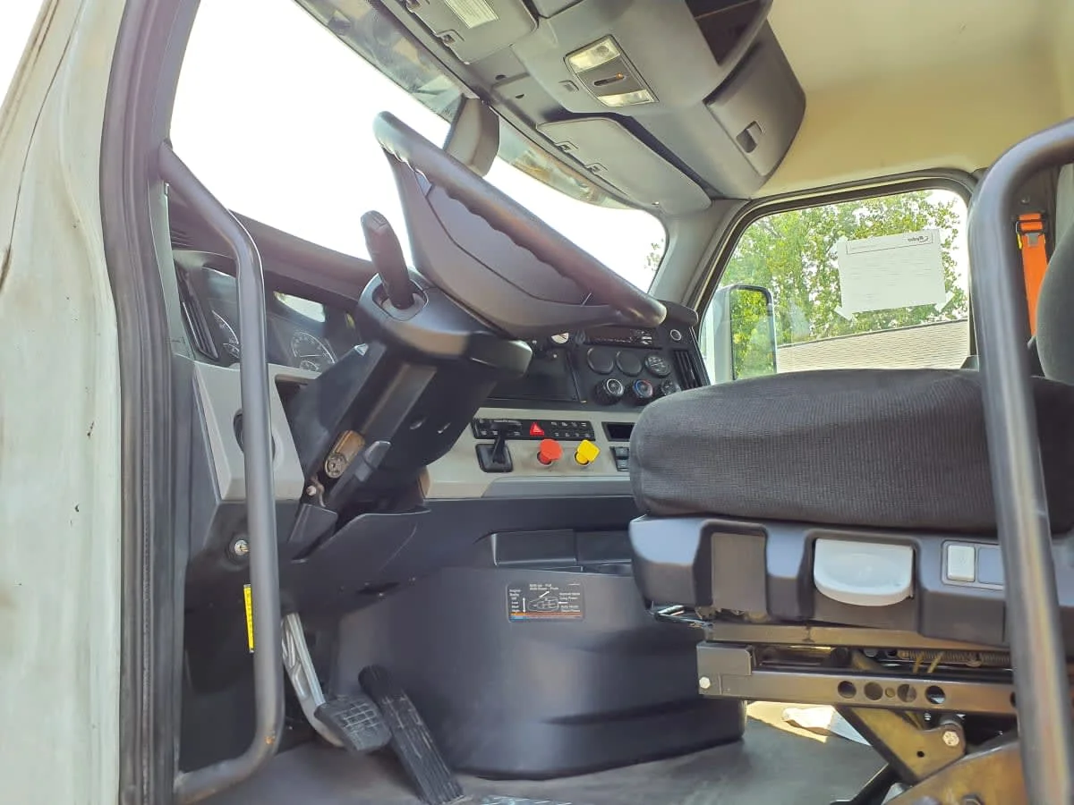 2020 Freightliner Cascadia in O'fallon, MO — photo 7