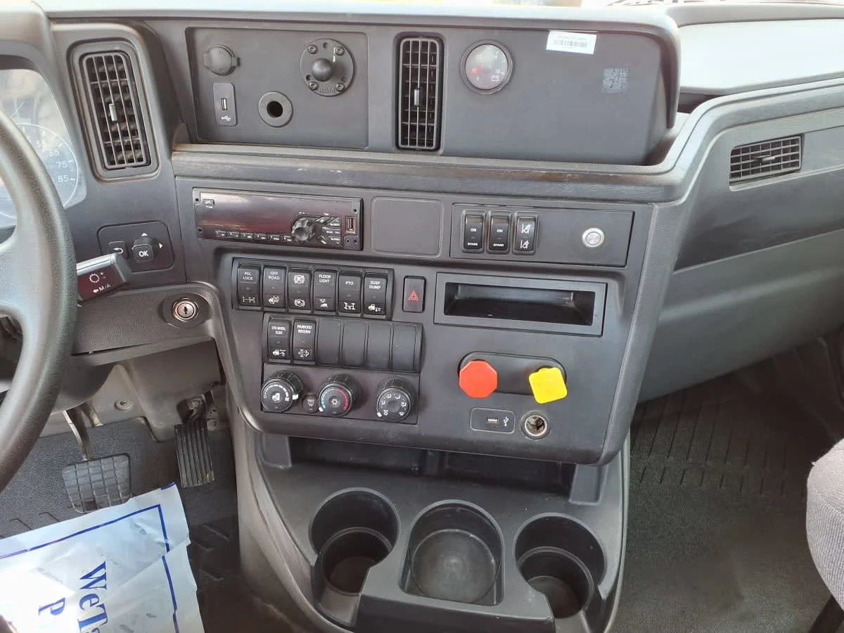 2020 International LT in Greenville, SC — photo 11