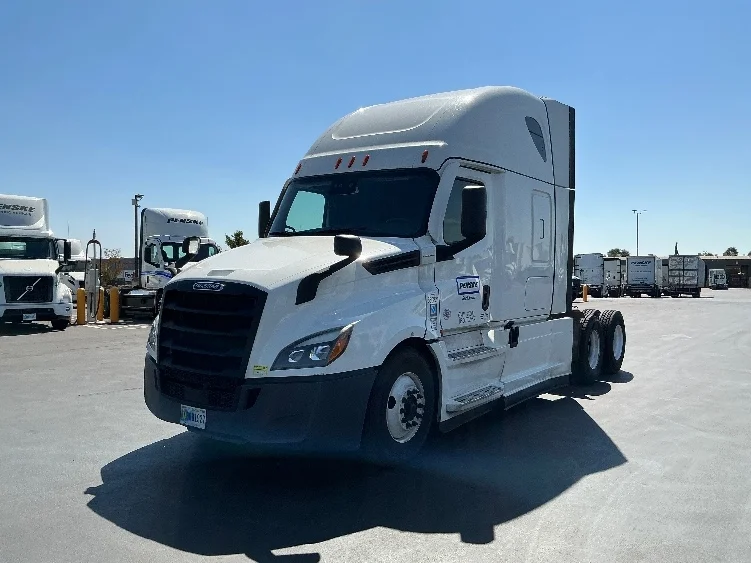 2021 Freightliner Cascadia - image 3