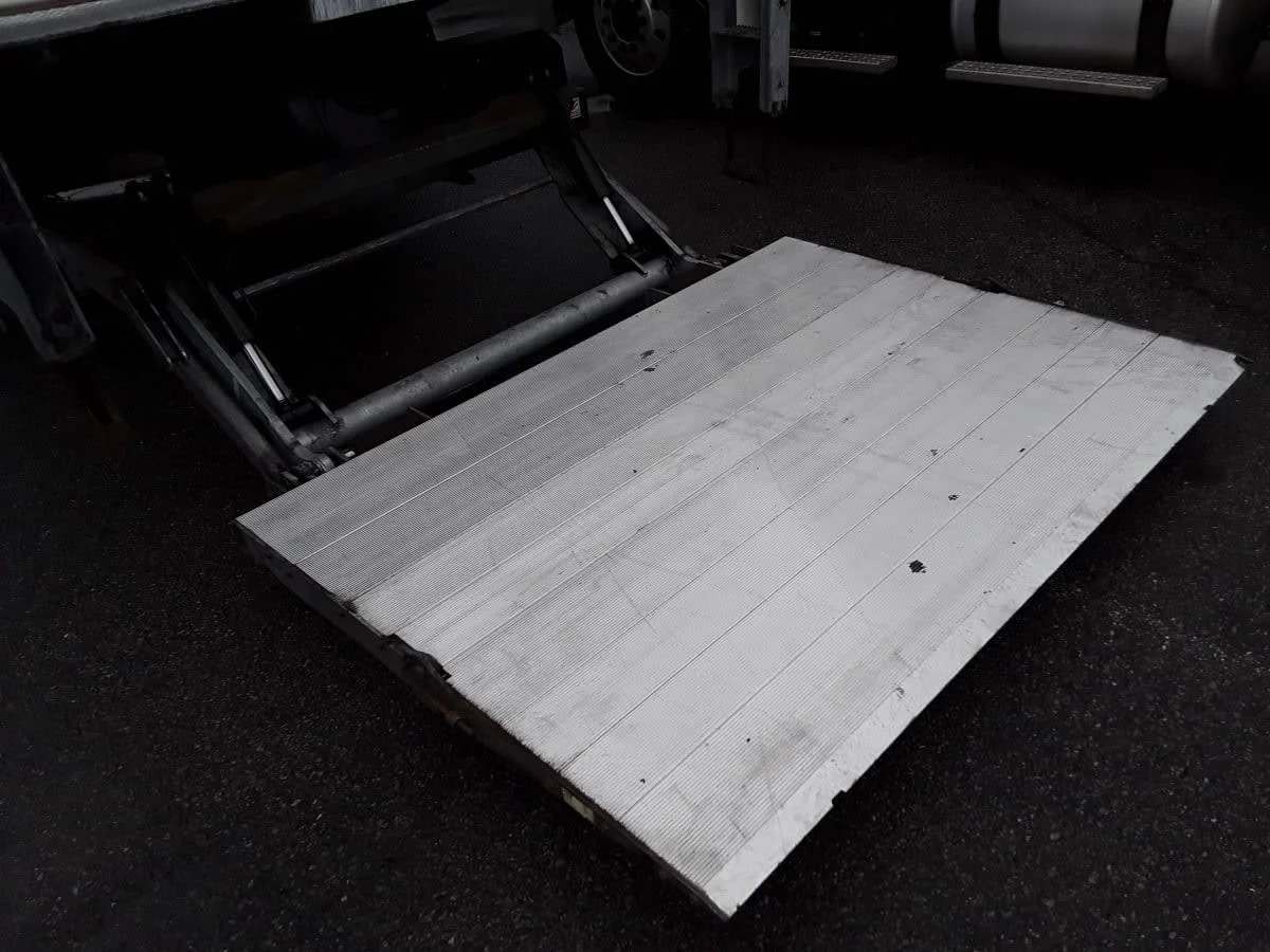 2018 International 4300 - image 13