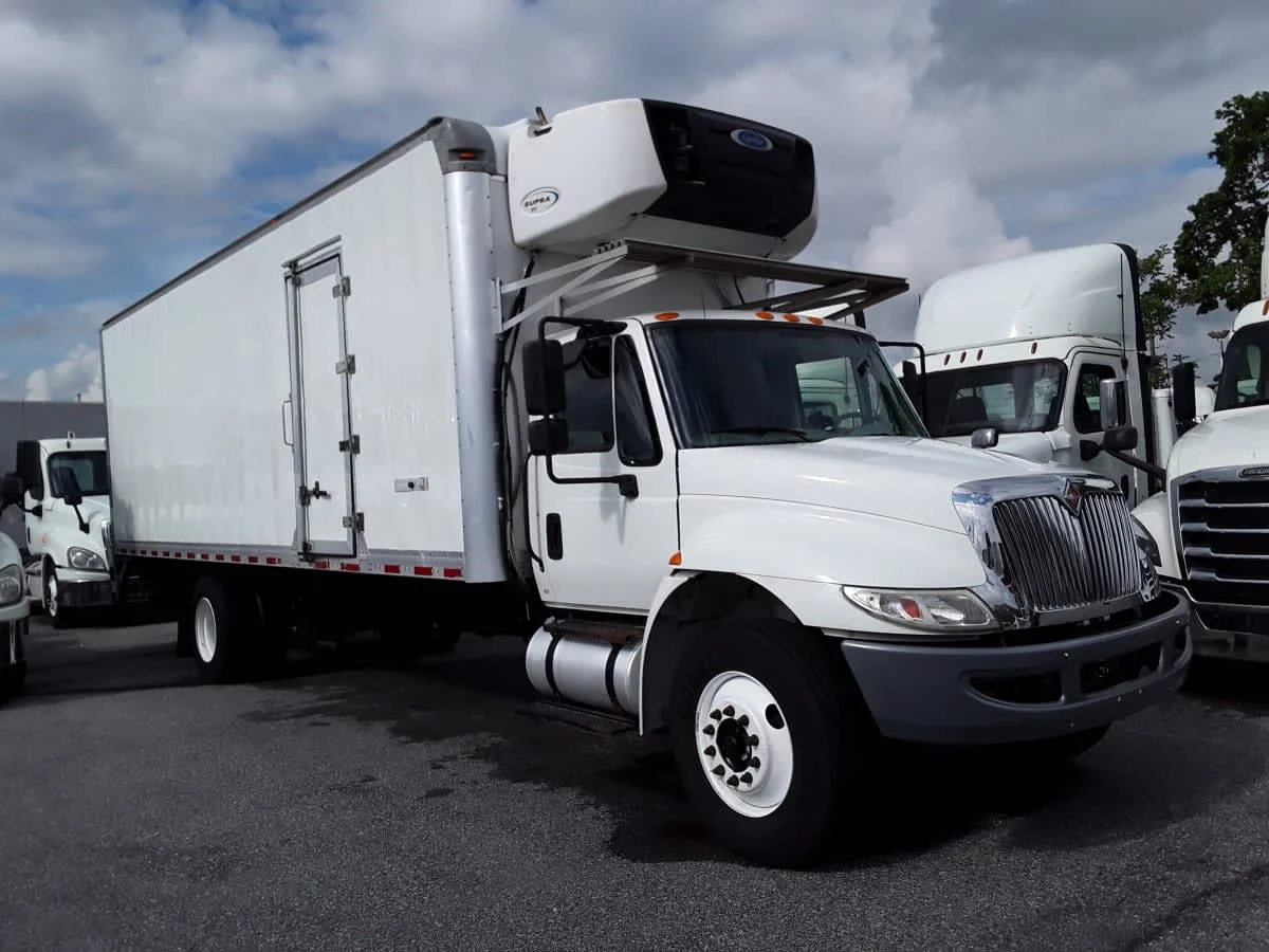 2018 International 4300 - image 3
