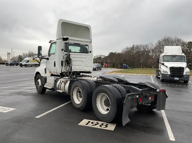 2019 International LT - image 5