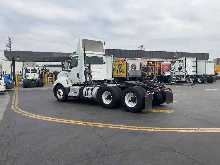 2019 International LT - image 5