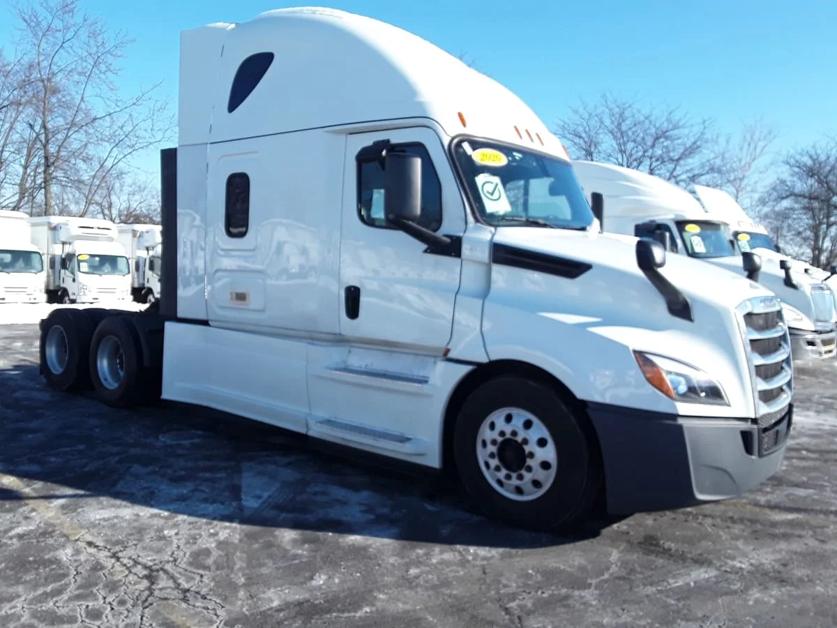 2020 Freightliner Cascadia in Hilliard, OH — photo 3