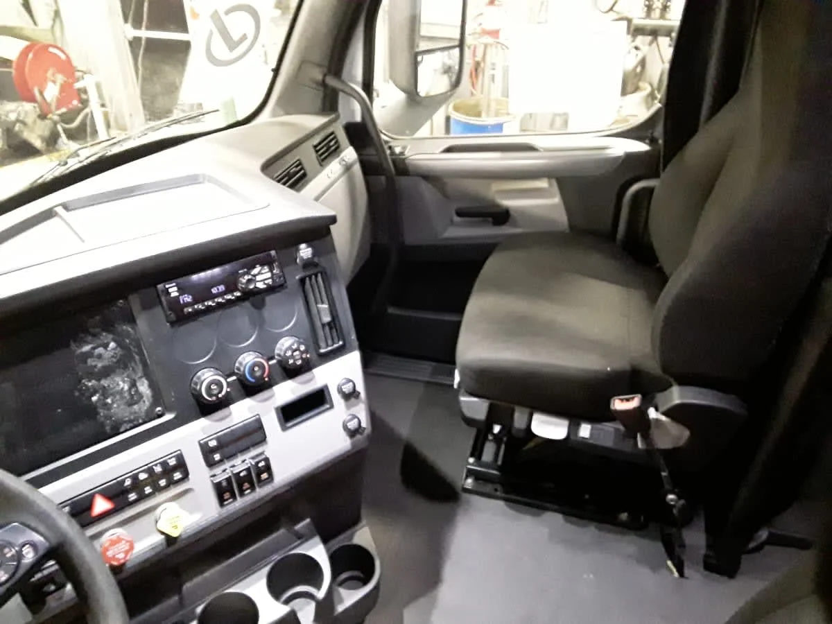 2020 Freightliner Cascadia in Hilliard, OH — photo 7