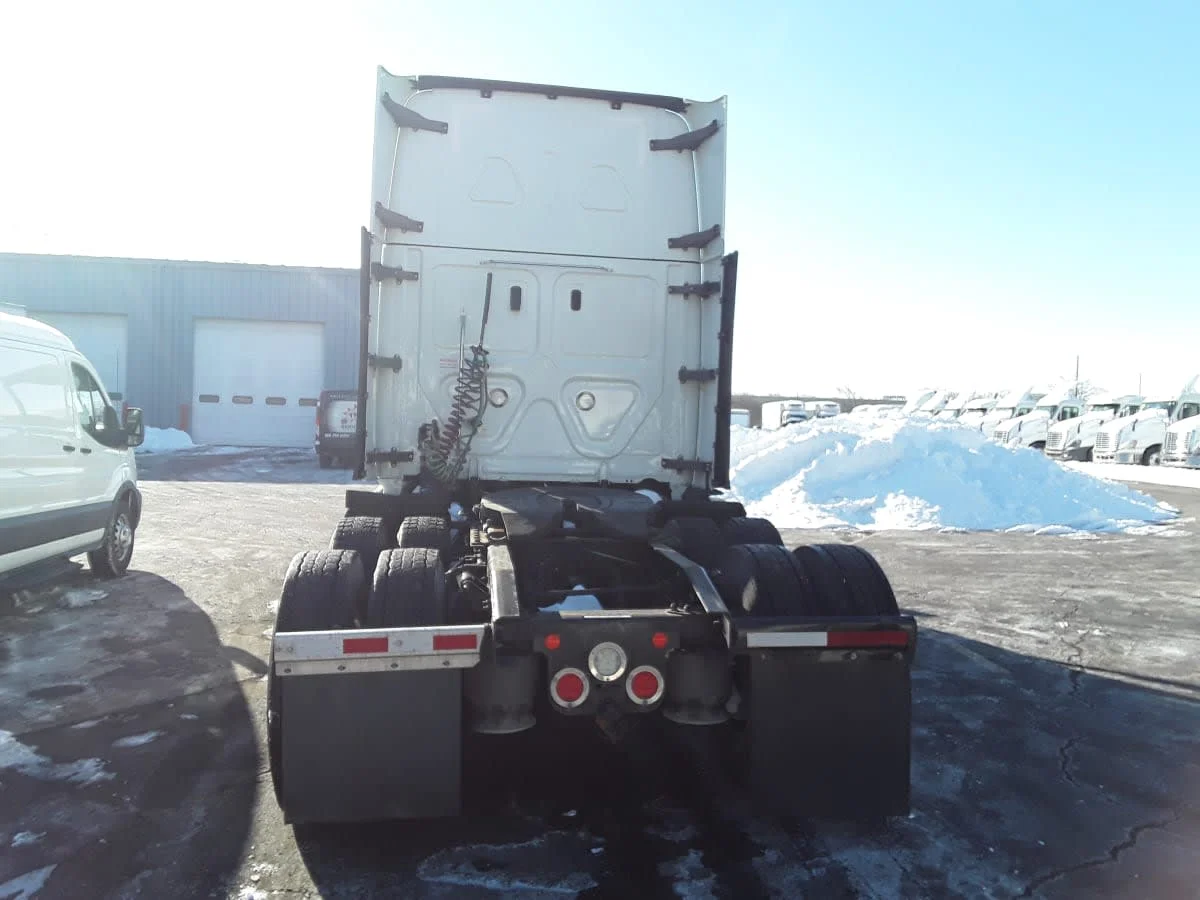 2020 Freightliner Cascadia in Hilliard, OH — photo 5