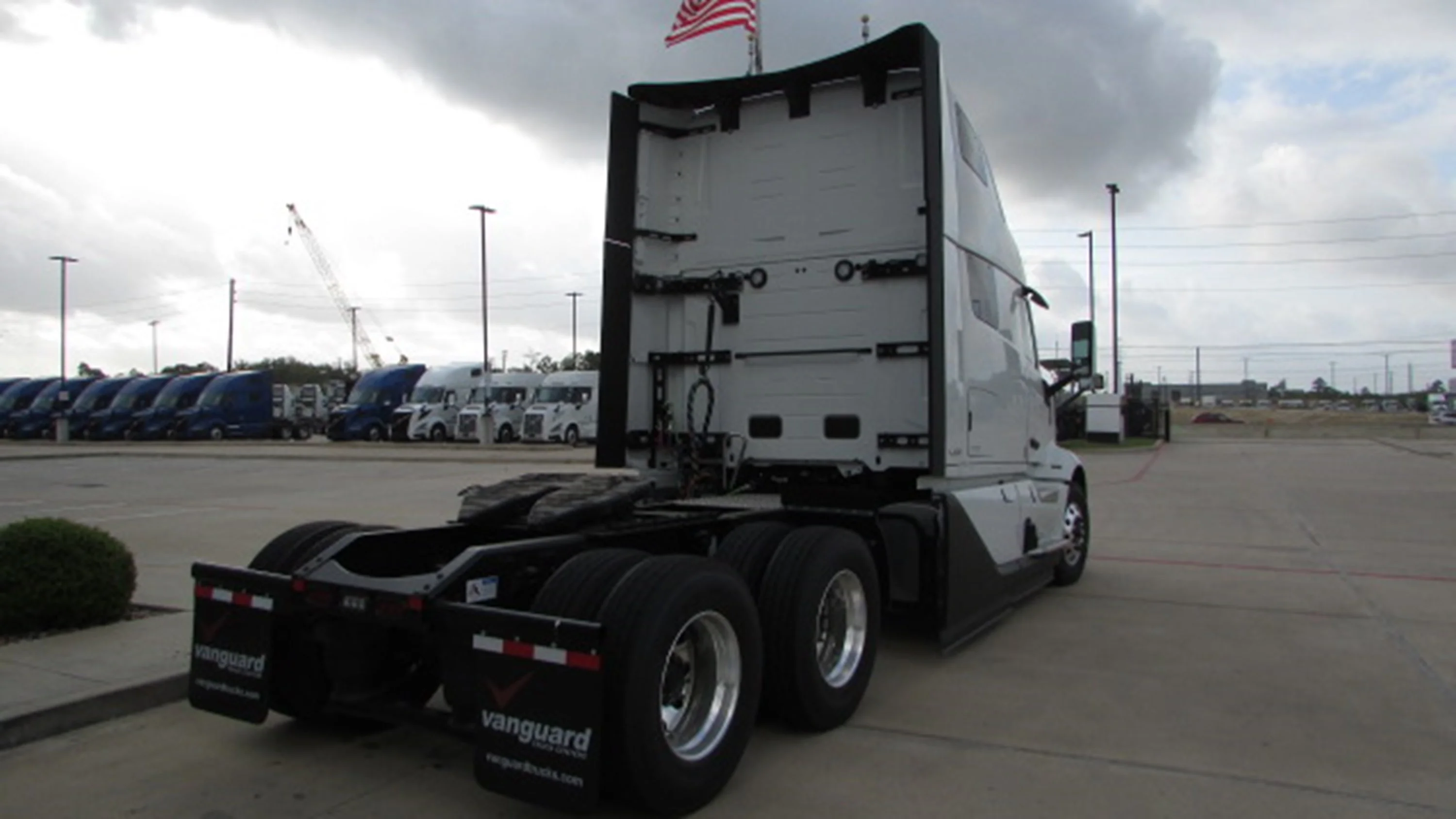 2026 Volvo VNL 860 in Houston, TX — photo 5
