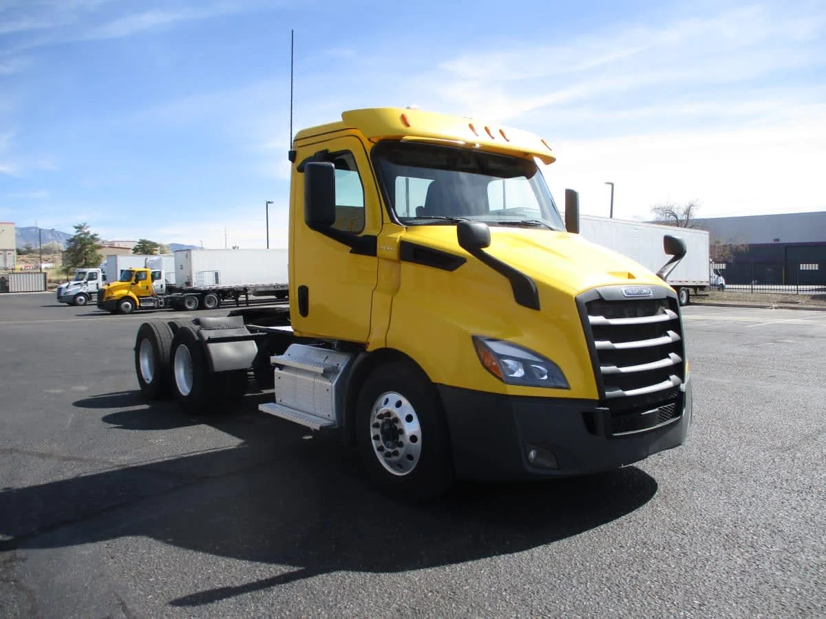 2020 Freightliner Cascadia in Phoenix, AZ — photo 3