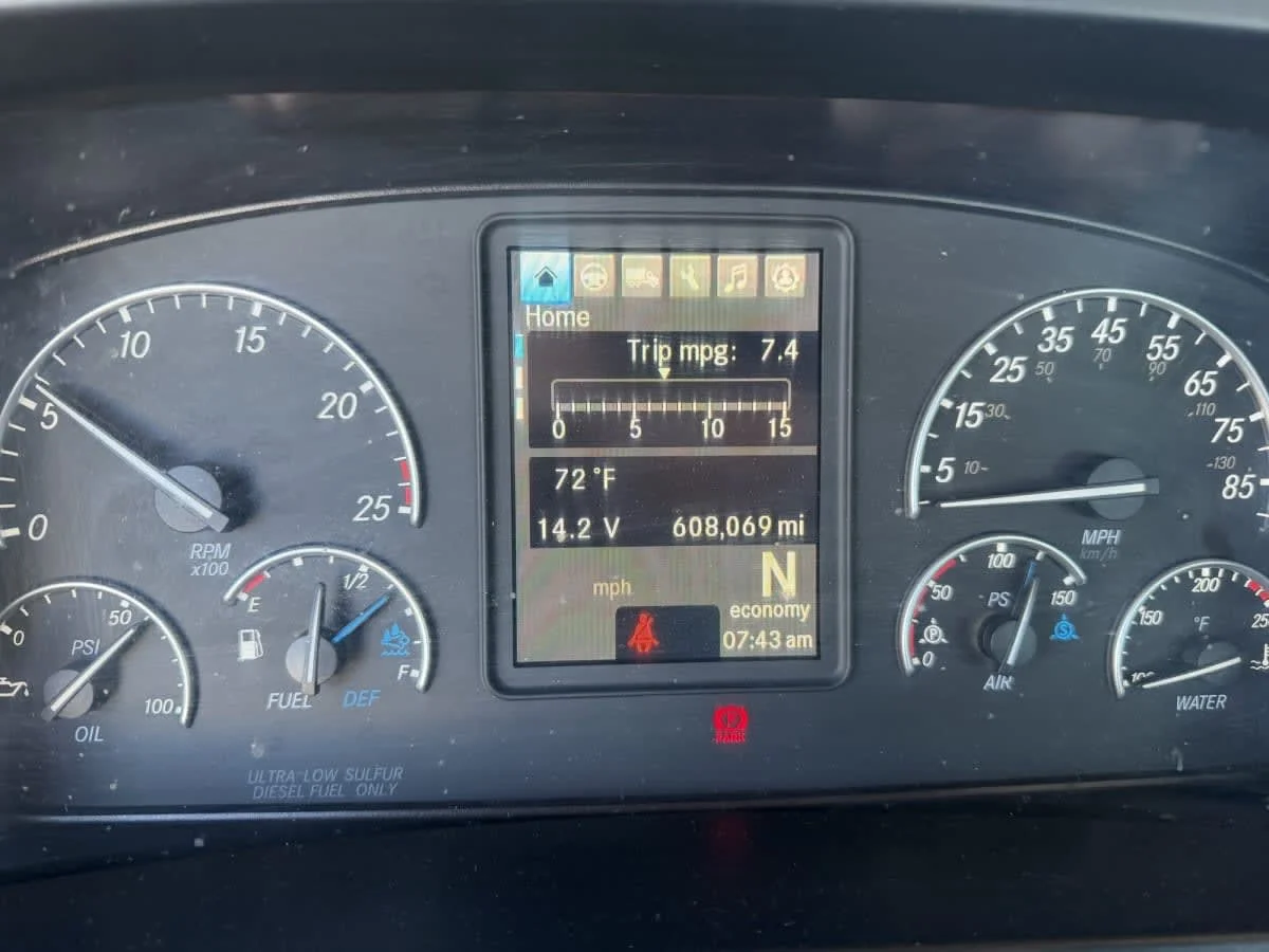 2020 Freightliner Cascadia in Phoenix, AZ — photo 15