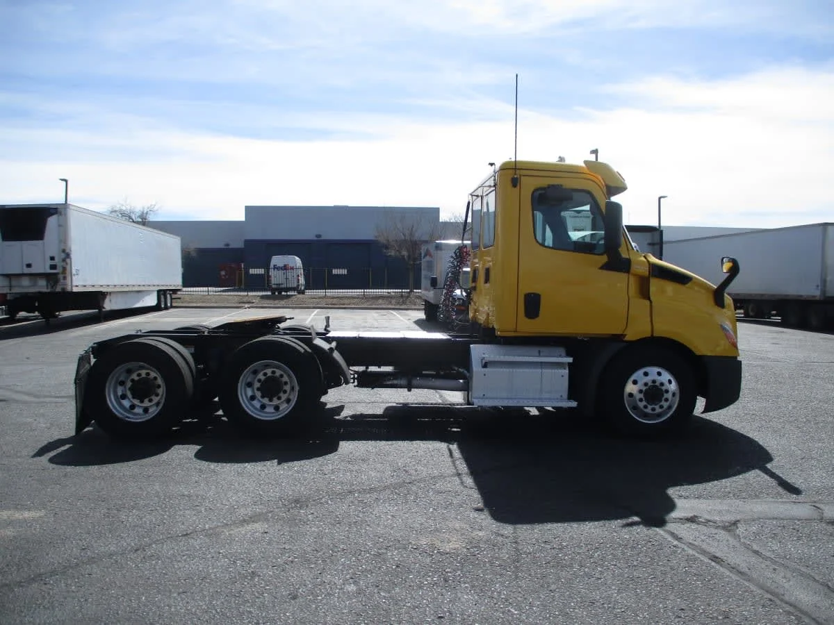 2020 Freightliner Cascadia in Phoenix, AZ — photo 14