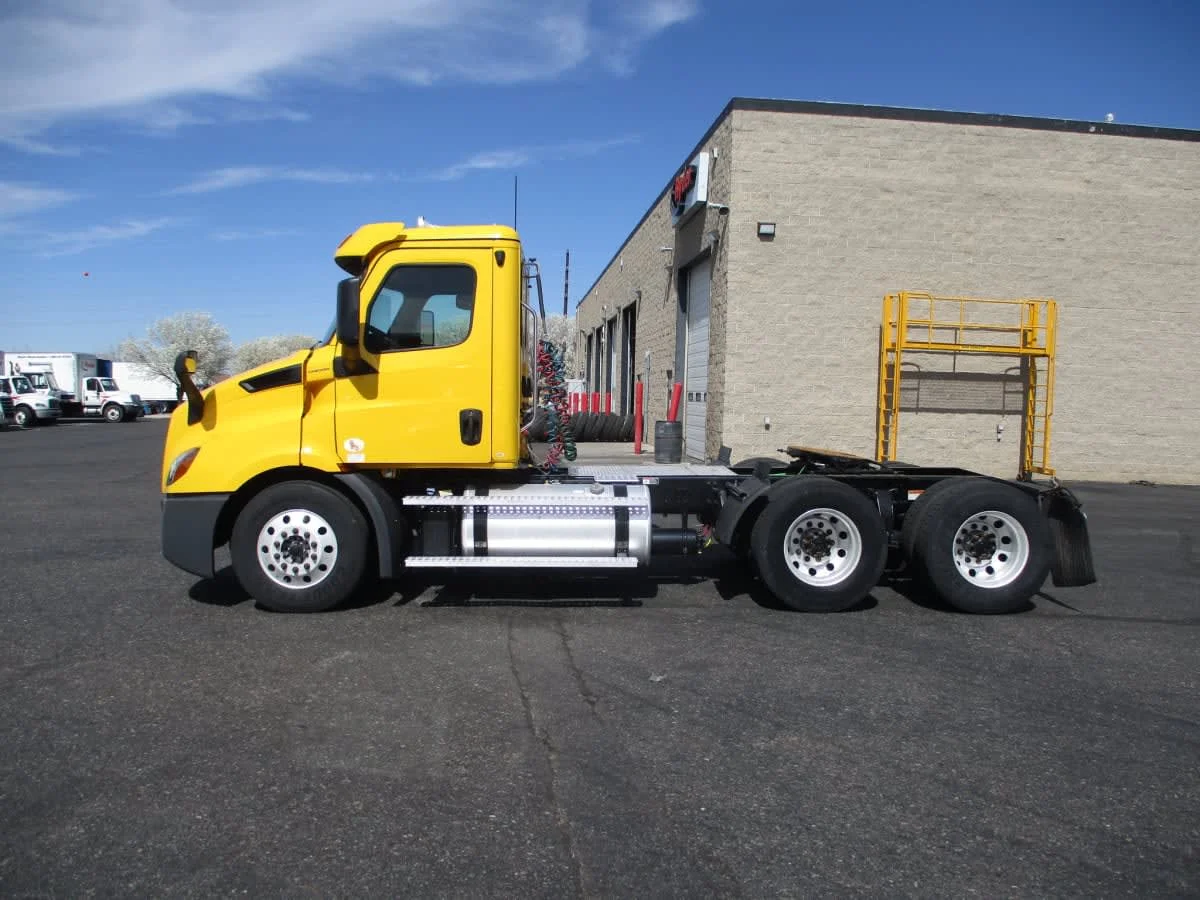 2020 Freightliner Cascadia in Phoenix, AZ — photo 13