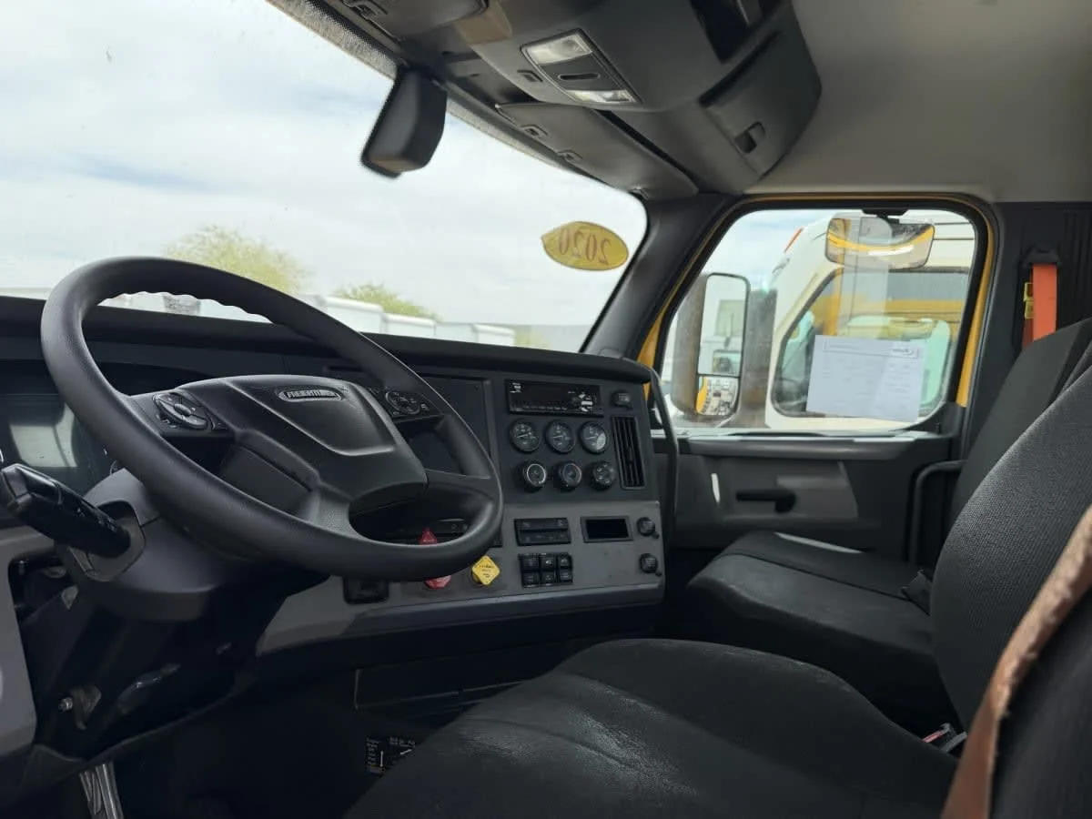 2020 Freightliner Cascadia in Phoenix, AZ — photo 7