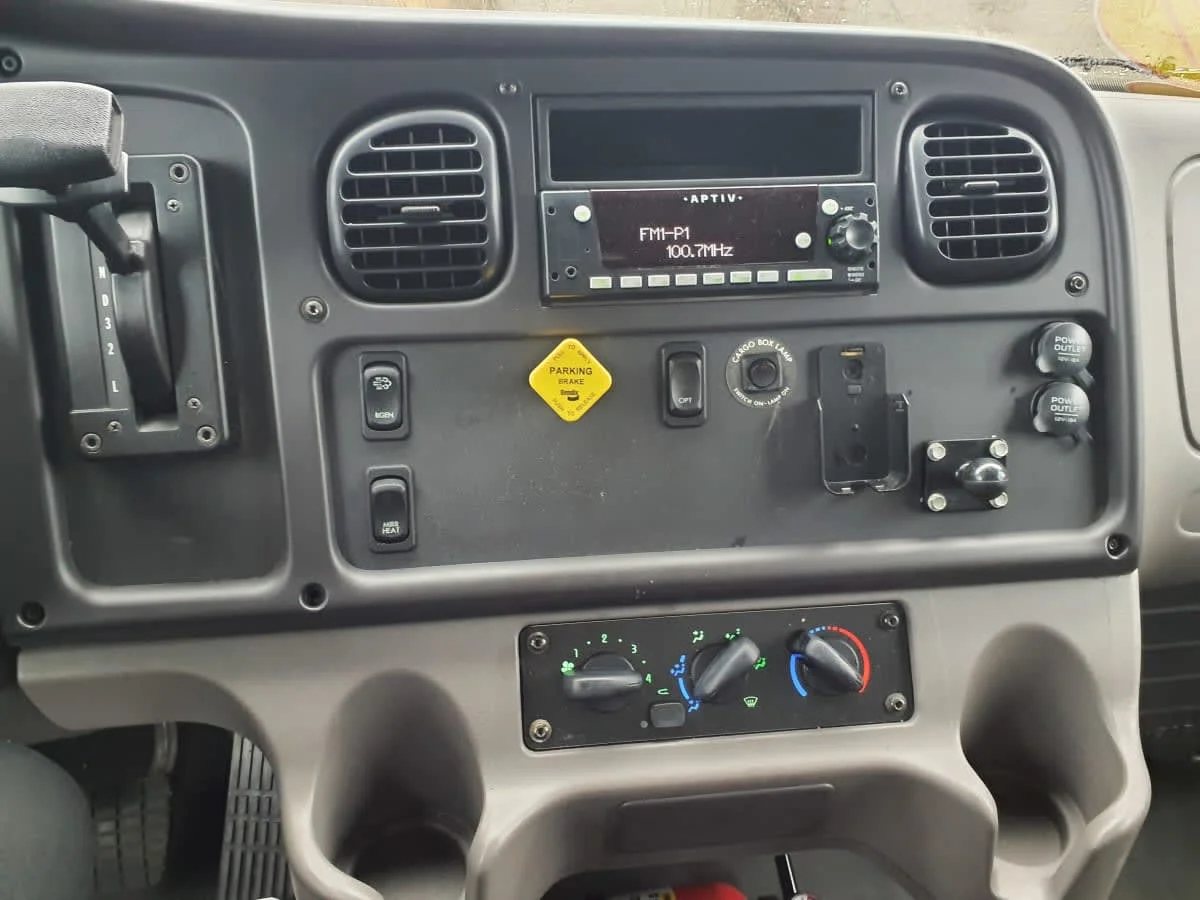 2017 Freightliner M2 106 in Oak Creek, WI — photo 11