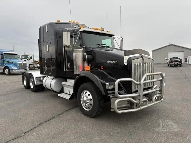 2000 Kenworth T800 - image 7