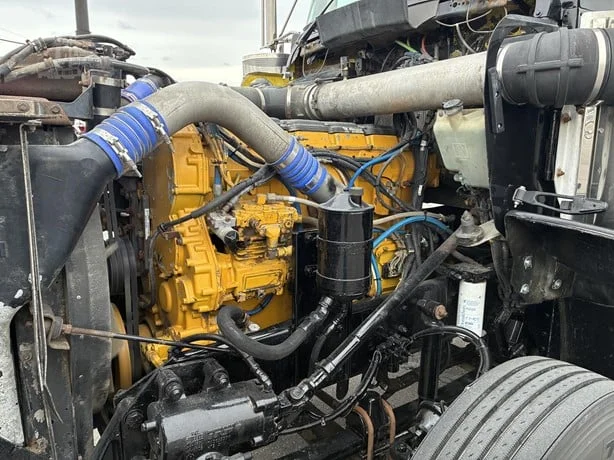 2000 Kenworth T800 - image 30