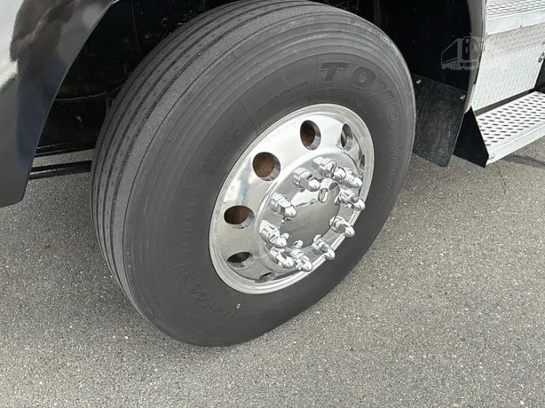 2000 Kenworth T800 - image 11