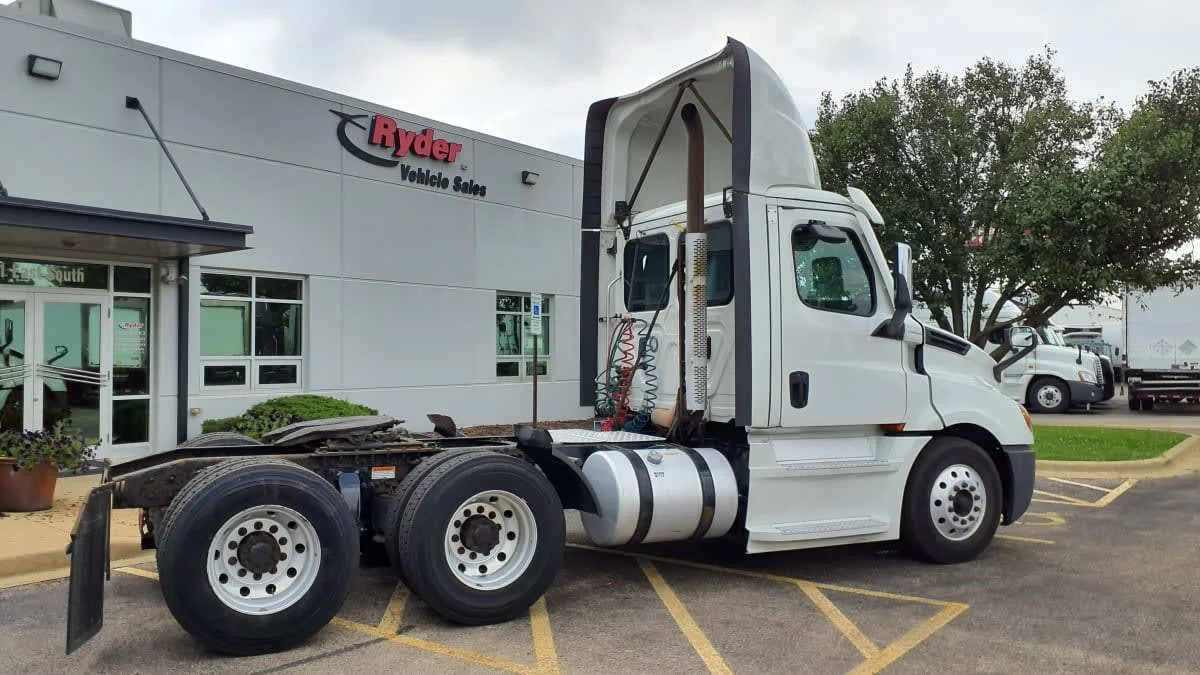 2021 Freightliner Cascadia in Bolingbrook, IL — photo 4