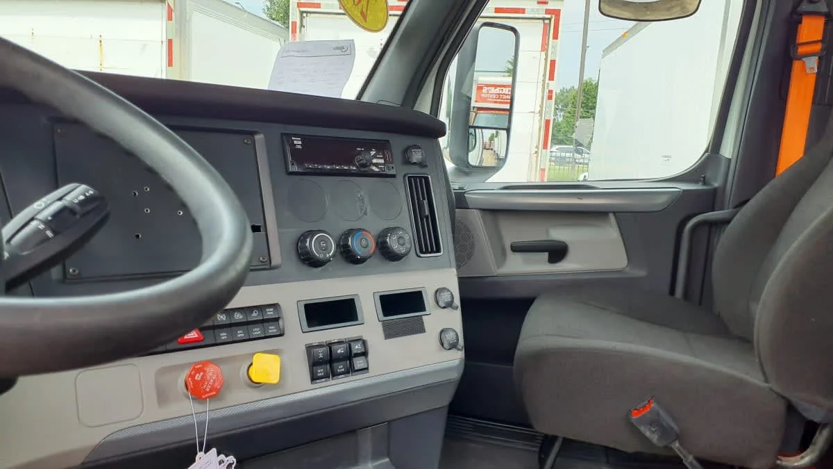 2021 Freightliner Cascadia in Bolingbrook, IL — photo 7