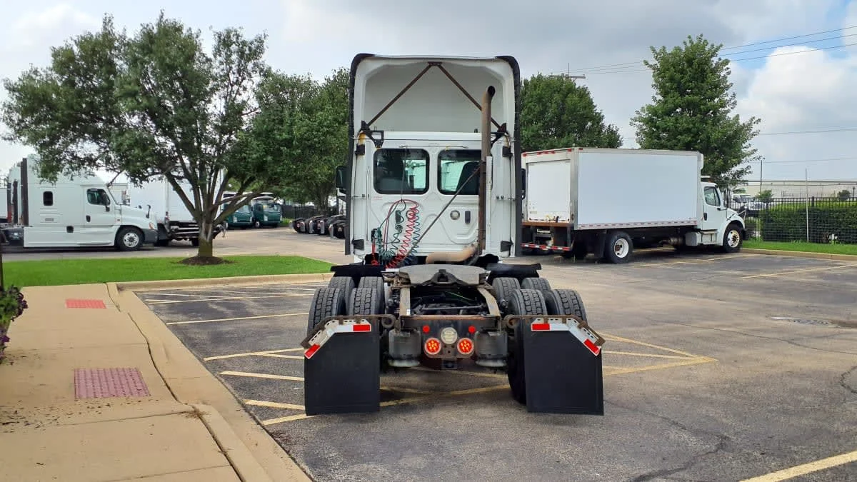 2021 Freightliner Cascadia in Bolingbrook, IL — photo 5