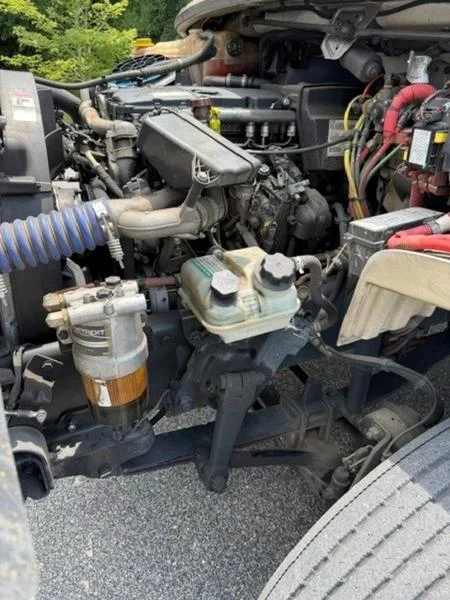 2020 Freightliner M2 106 — photo 14