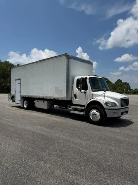 2020 Freightliner M2 106 — photo 3