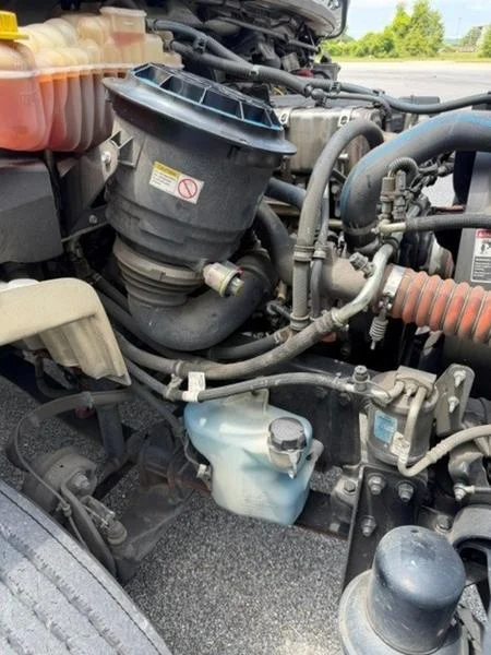 2020 Freightliner M2 106 — photo 13