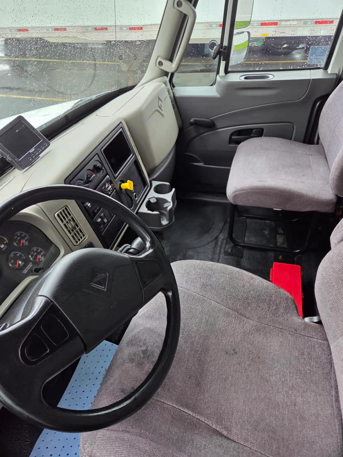 2019 International 4300 in Allentown, PA — photo 7