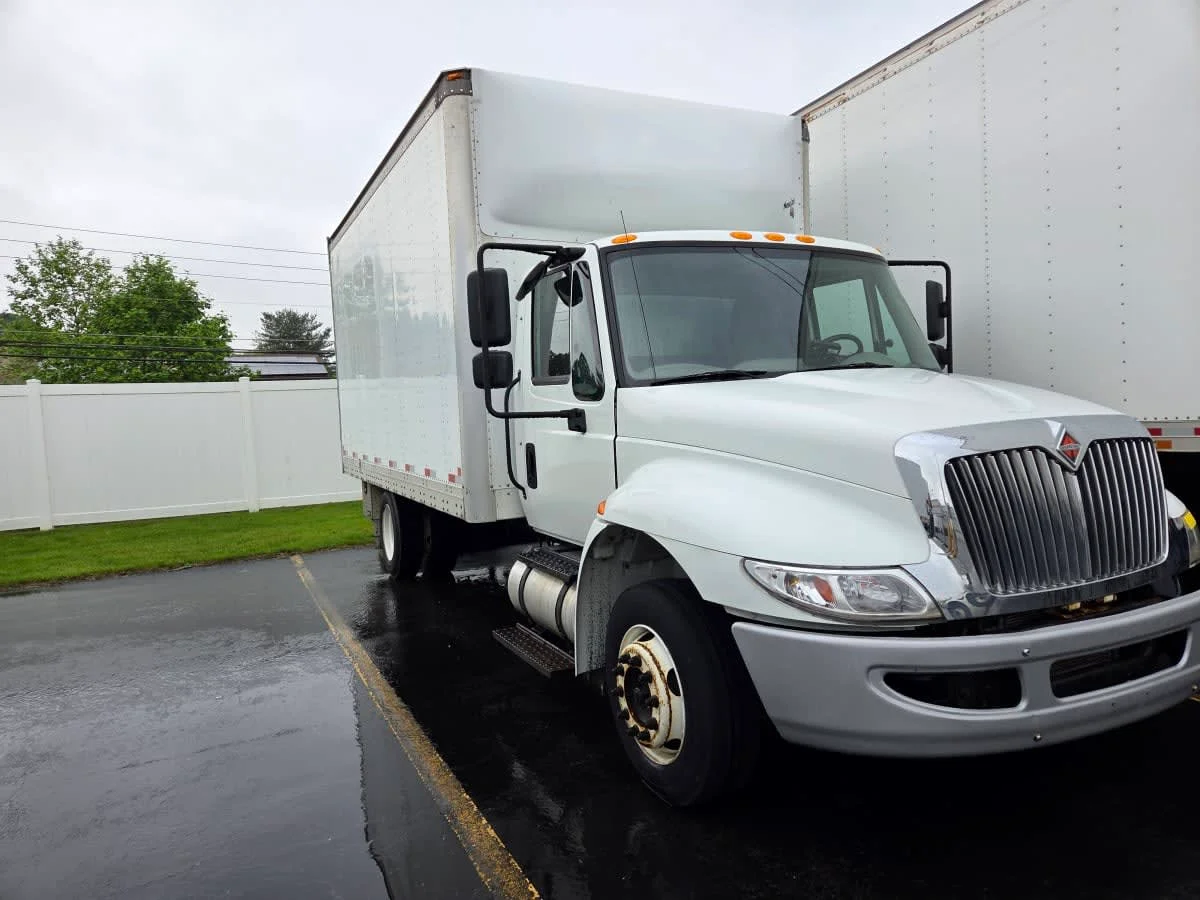 2019 International 4300 in Allentown, PA — photo 3